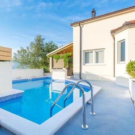 Villa Lipovac โตรกีร์ ภายนอก รูปภาพ