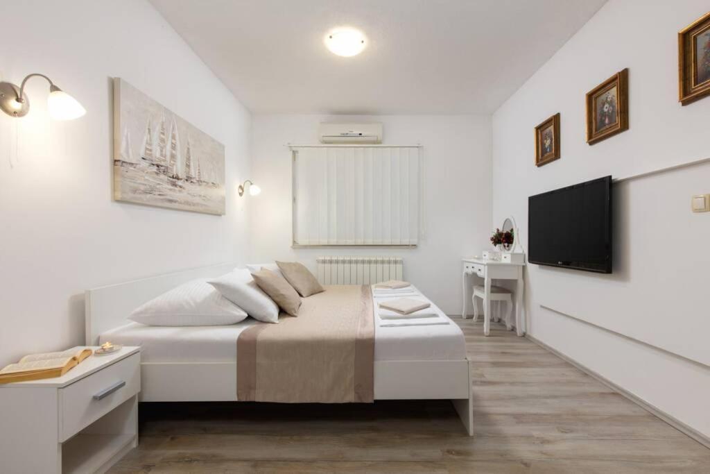 Villa Lipovac โตรกีร์ ภายนอก รูปภาพ