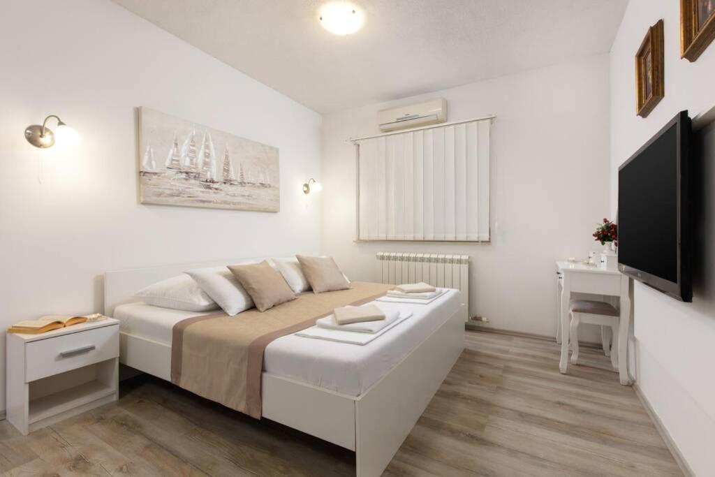 Villa Lipovac โตรกีร์ ภายนอก รูปภาพ