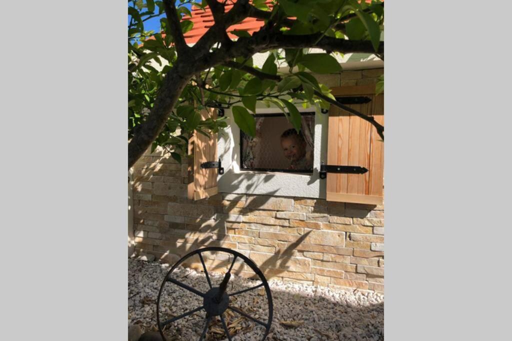 Villa Lipovac โตรกีร์ ภายนอก รูปภาพ