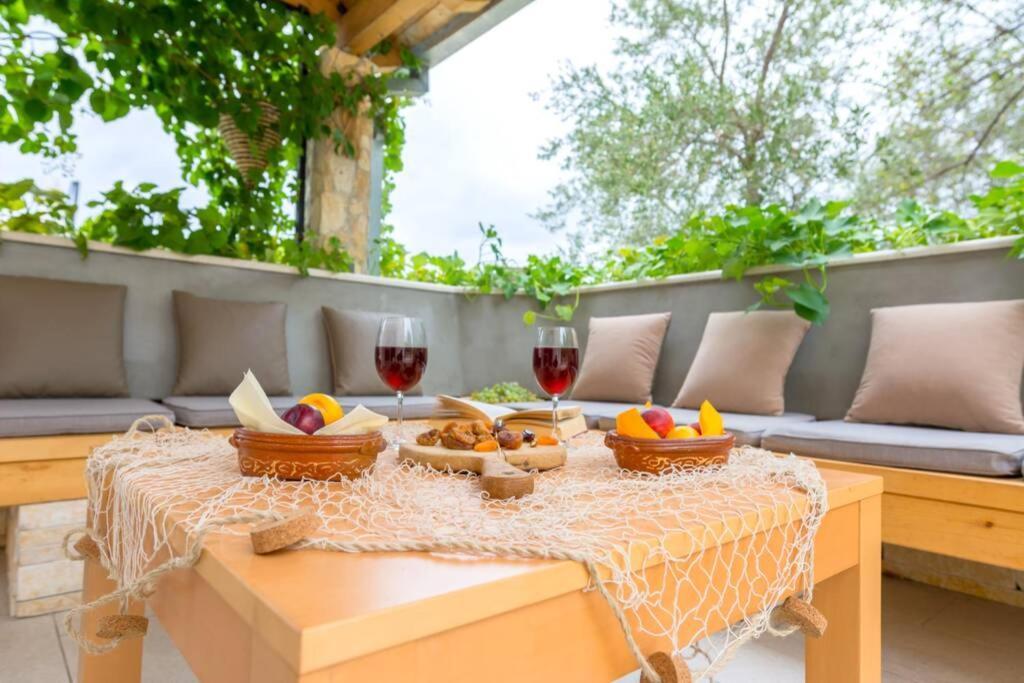 Villa Lipovac โตรกีร์ ภายนอก รูปภาพ