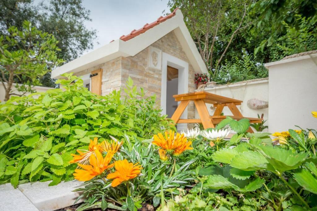 Villa Lipovac โตรกีร์ ภายนอก รูปภาพ