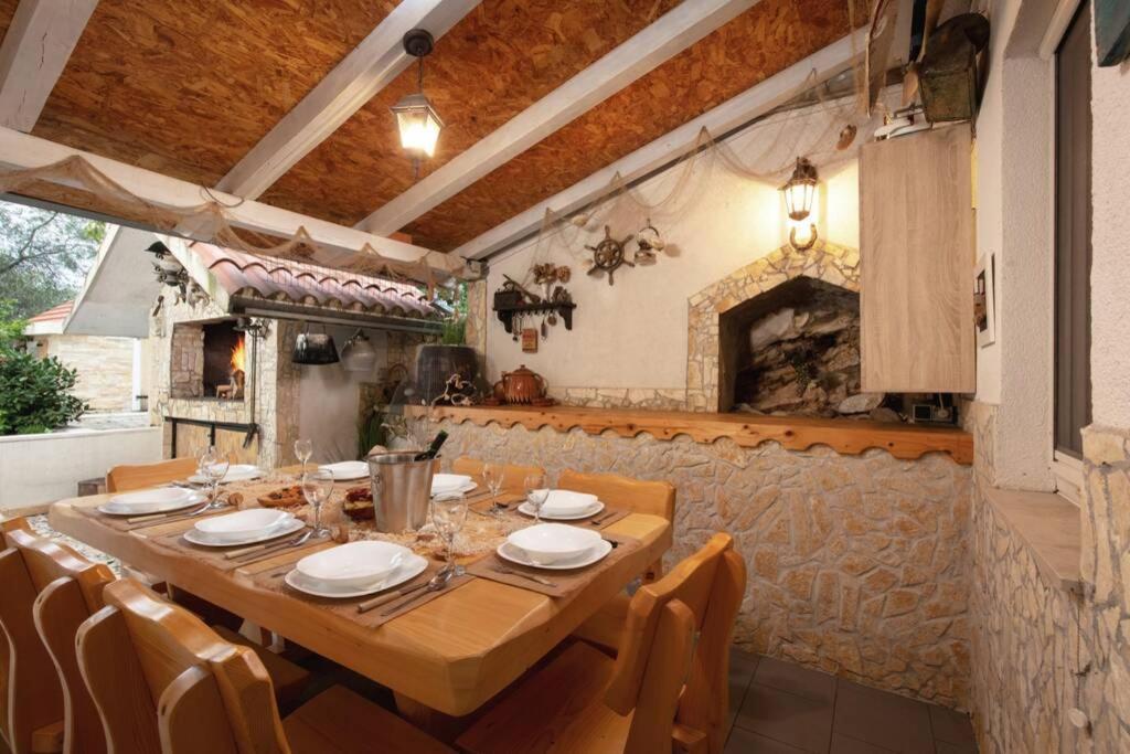 Villa Lipovac โตรกีร์ ภายนอก รูปภาพ
