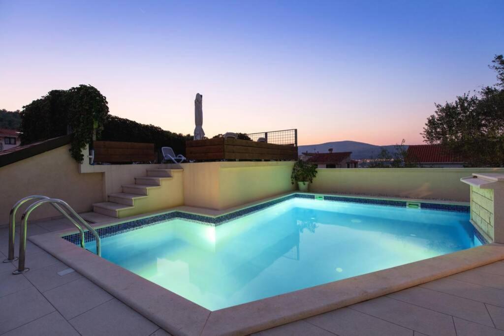 Villa Lipovac โตรกีร์ ภายนอก รูปภาพ