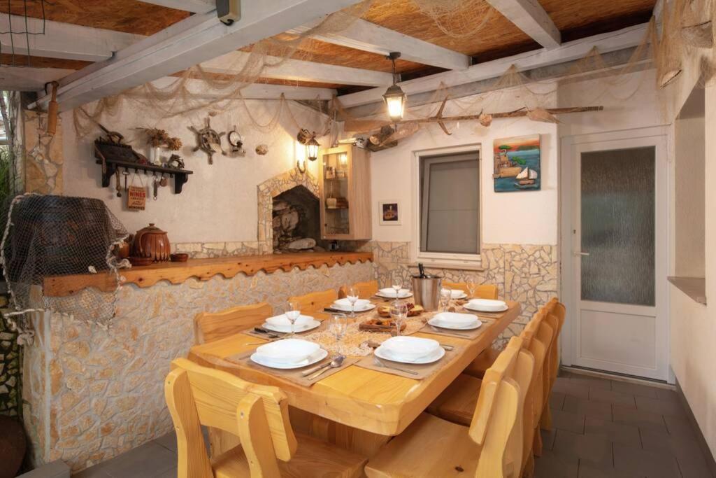 Villa Lipovac โตรกีร์ ภายนอก รูปภาพ