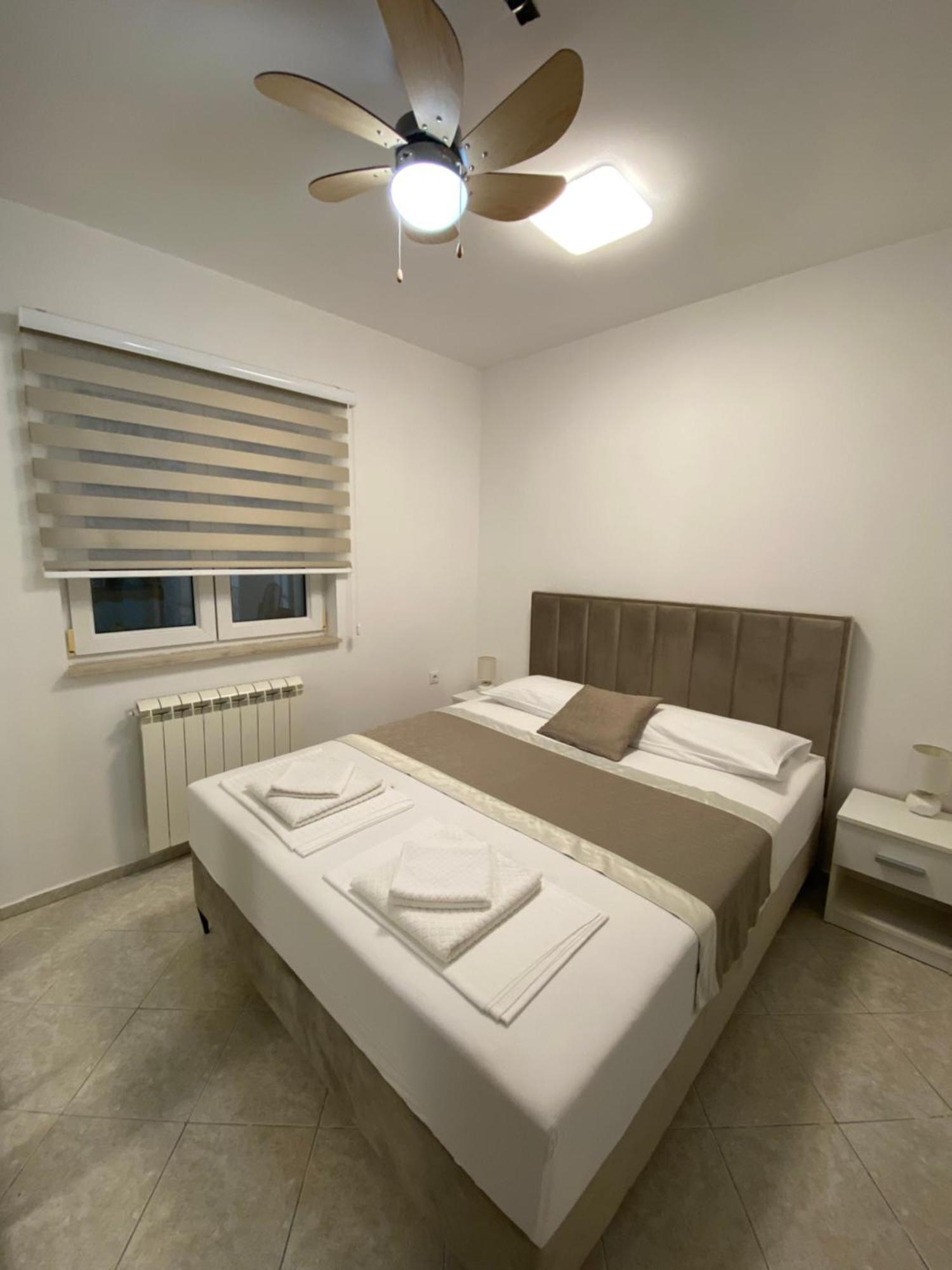 Villa Lipovac โตรกีร์ ภายนอก รูปภาพ